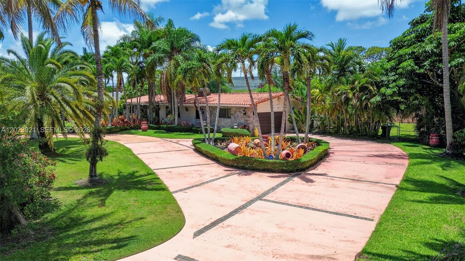 8461 SW 68th St Rd Miami, FL 33143