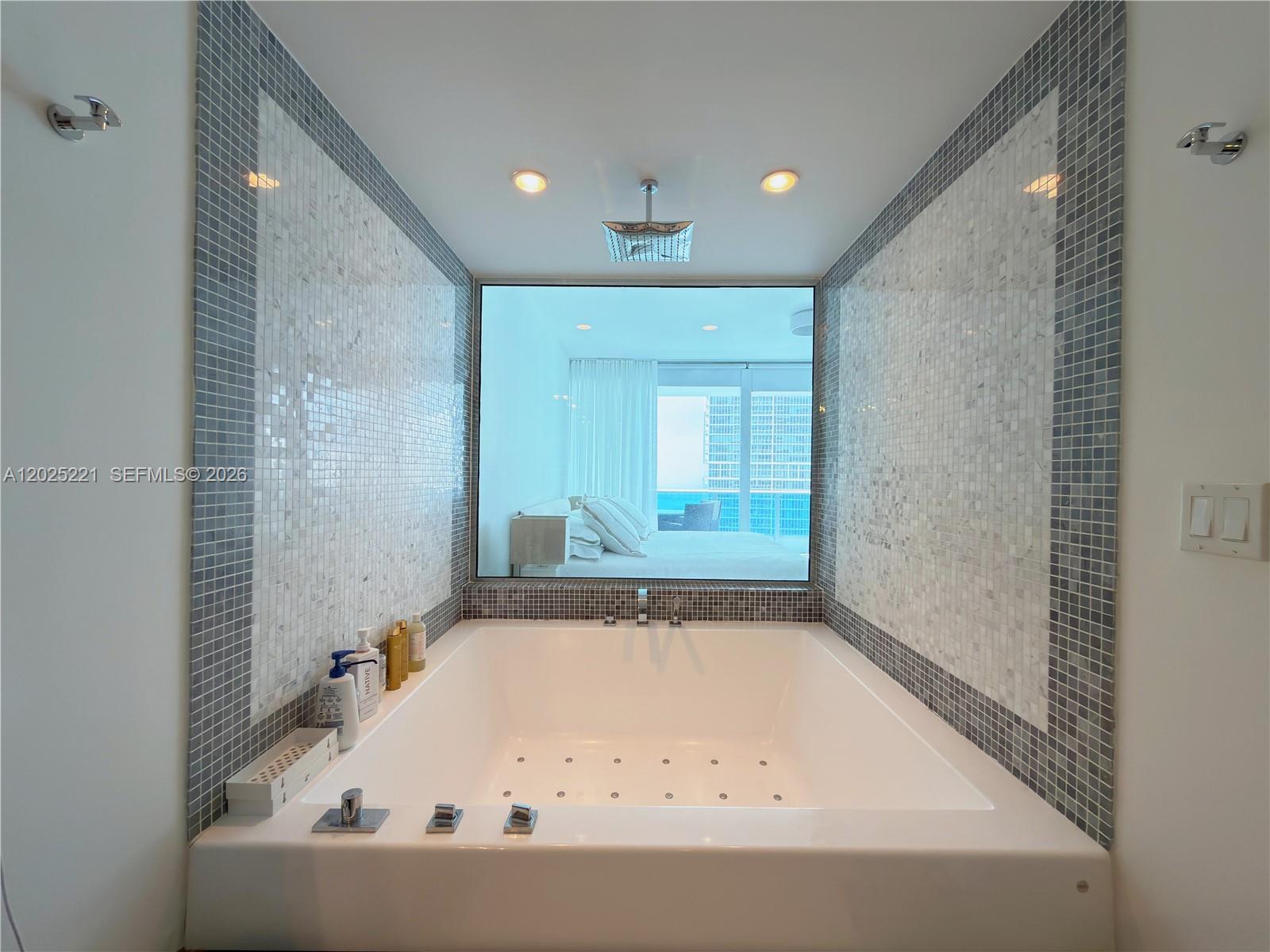 200 Biscayne Blvd Way #4104 Miami, FL 33131