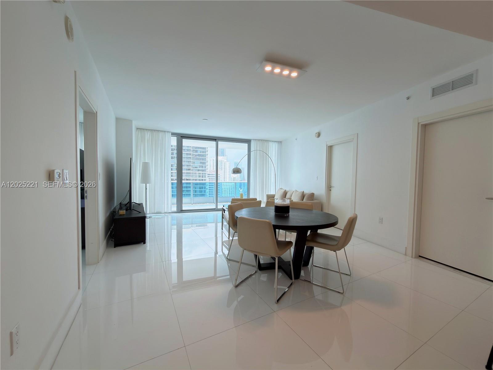 200 Biscayne Blvd Way #4104 Miami, FL 33131
