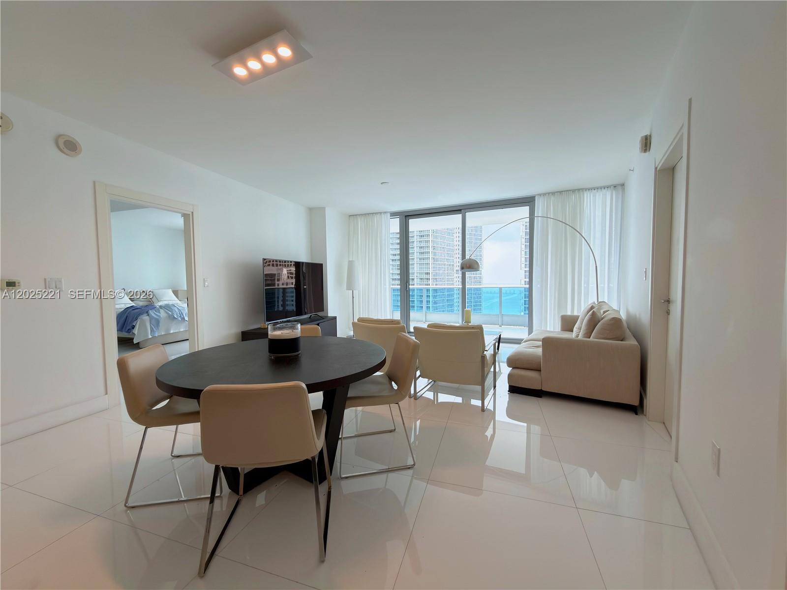 200 Biscayne Blvd Way #4104 Miami, FL 33131
