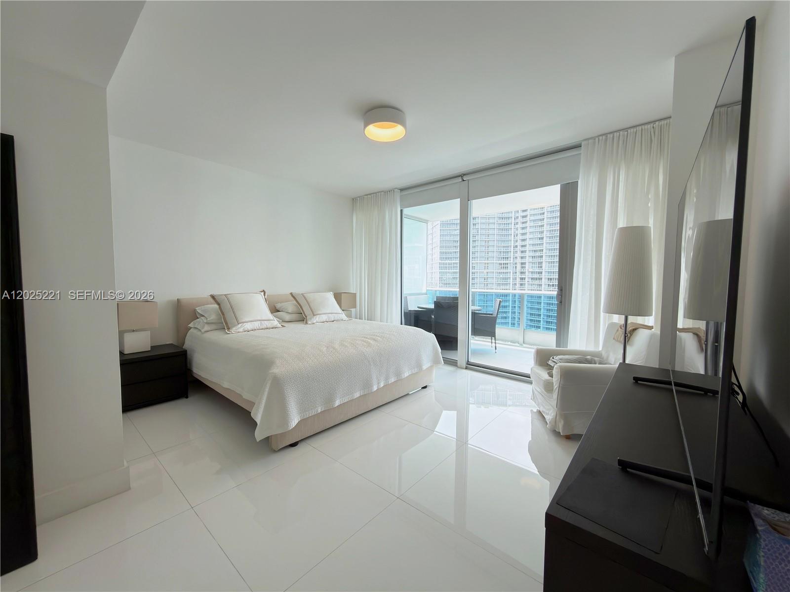 200 Biscayne Blvd Way #4104 Miami, FL 33131