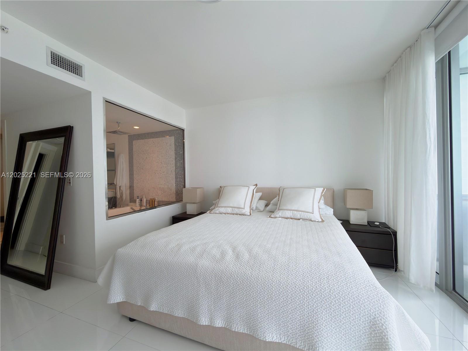 200 Biscayne Blvd Way #4104 Miami, FL 33131
