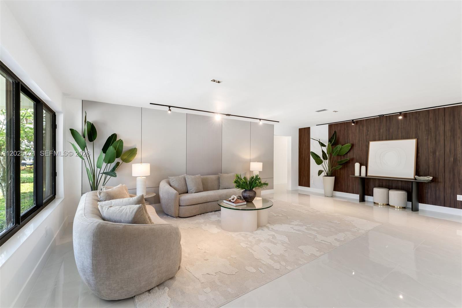 10825 SW 80th Ave Miami, FL 33156