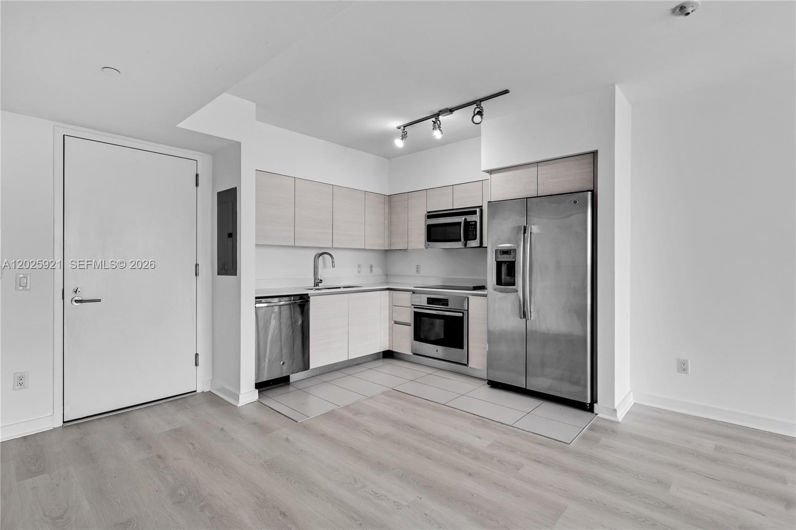 4250 Biscayne Blvd #914