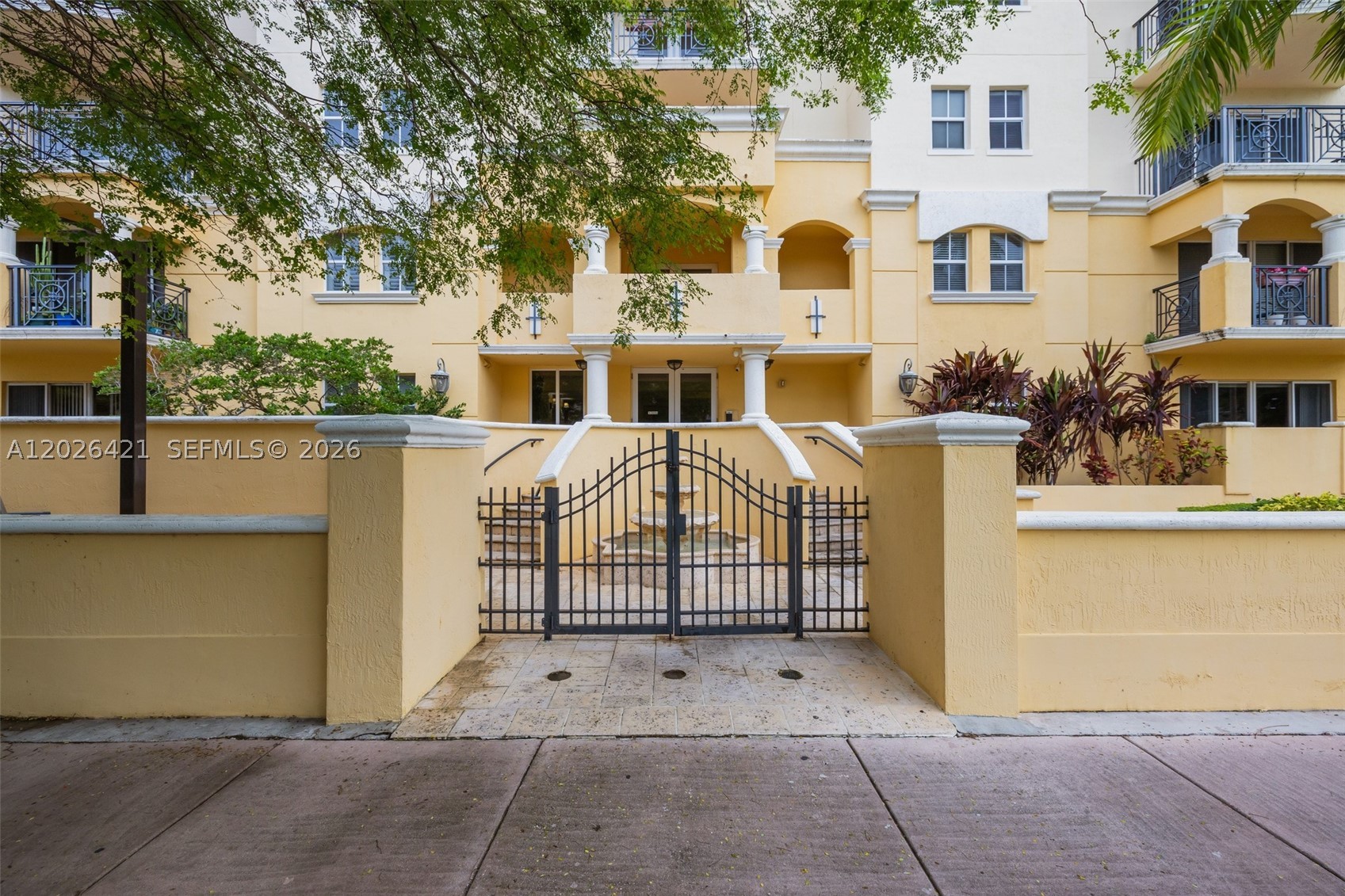 101 Sidonia Ave #404