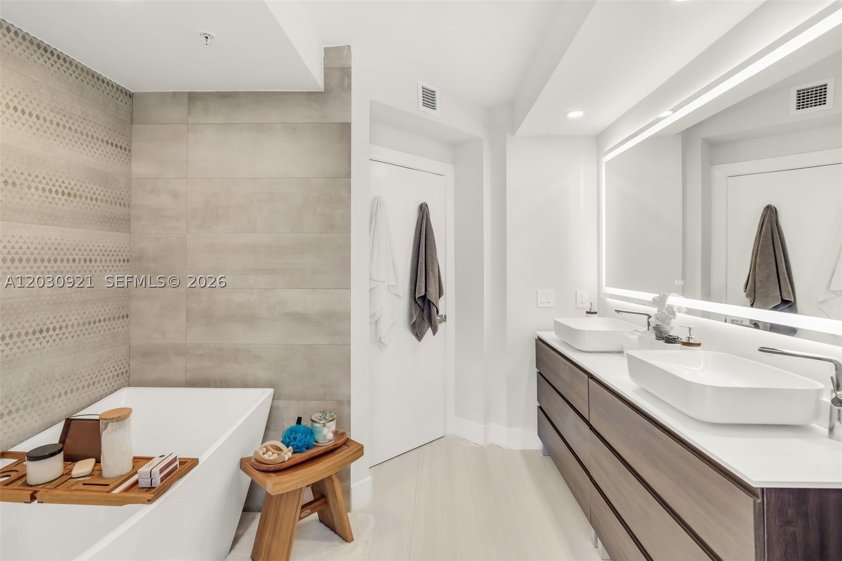 image 1500 Ocean Drive22