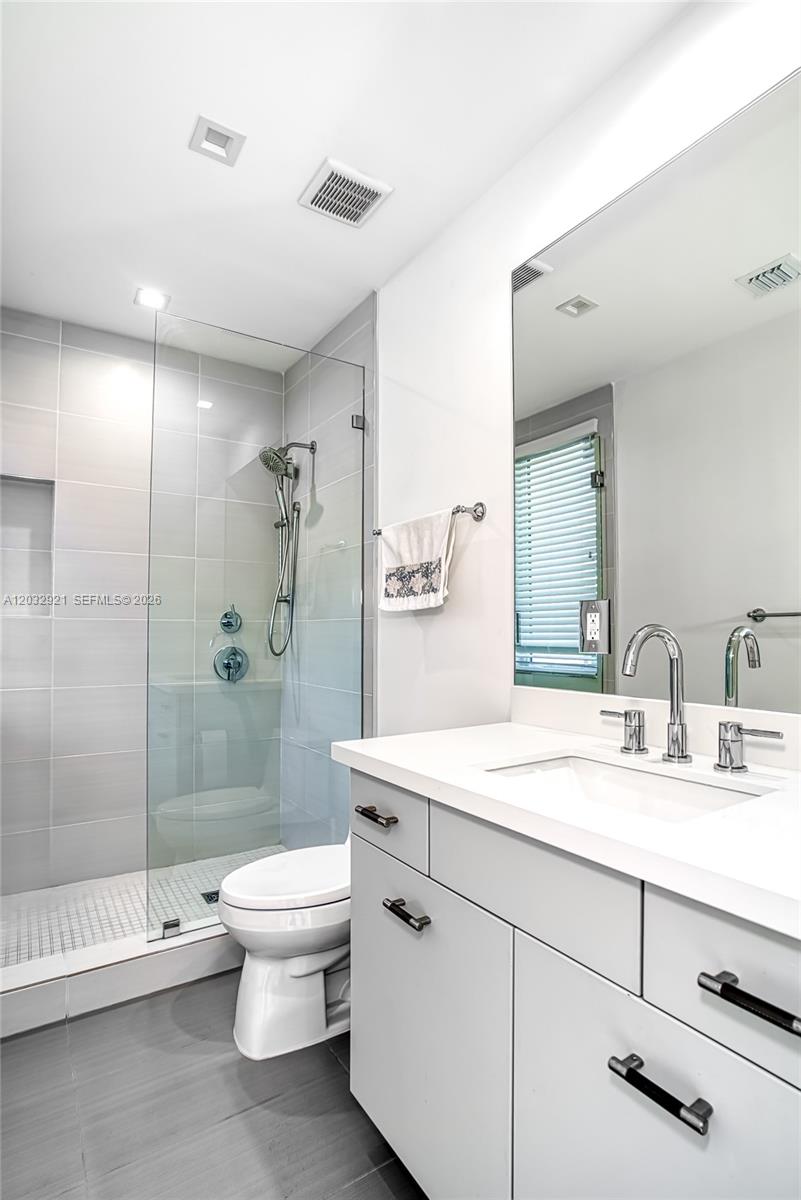Undisclosed Address Hollywood, FL 33019