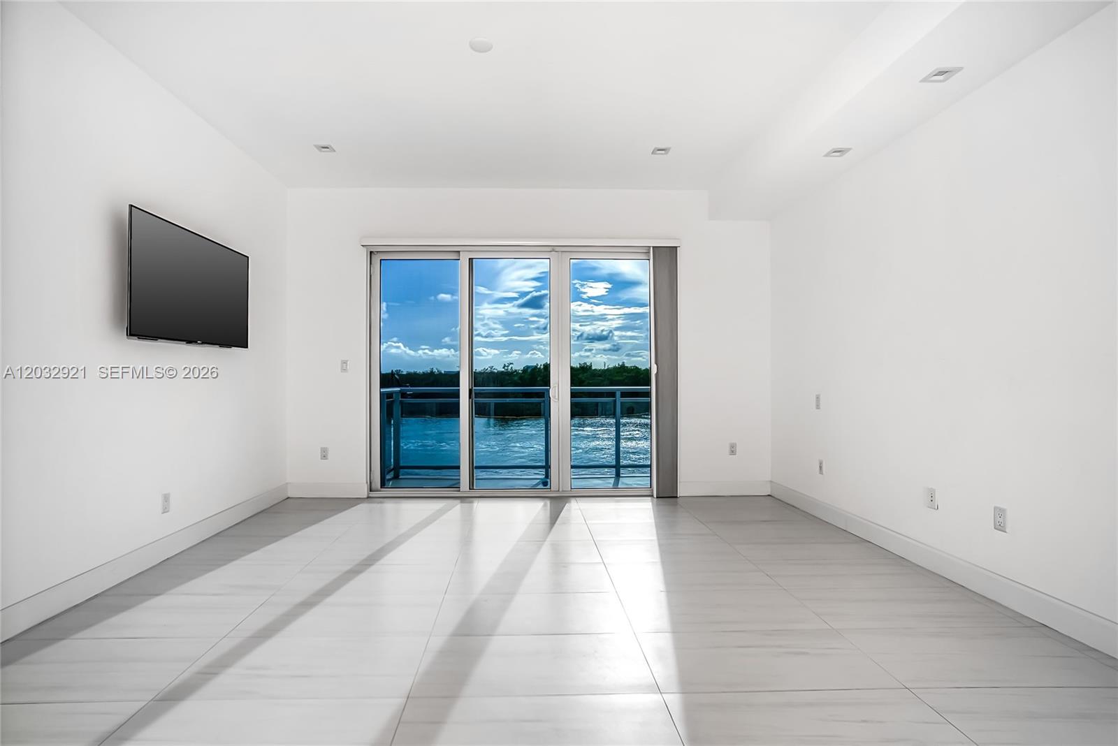 Undisclosed Address Hollywood, FL 33019