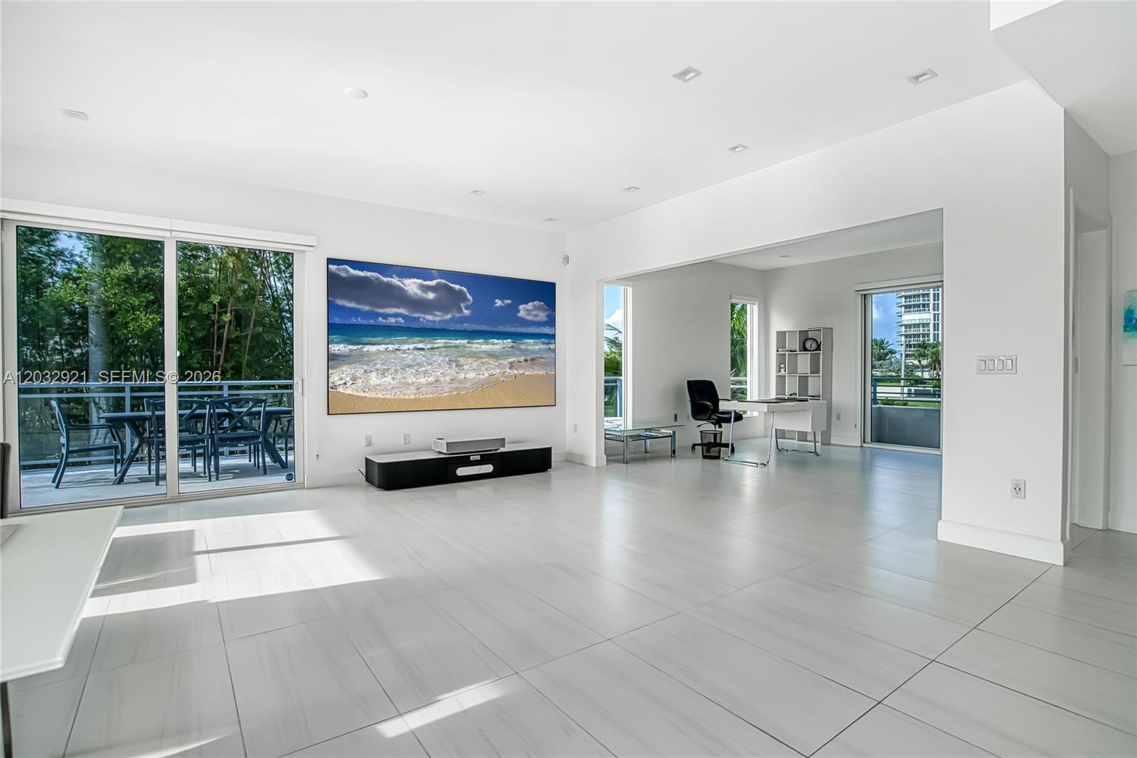 Undisclosed Address Hollywood, FL 33019