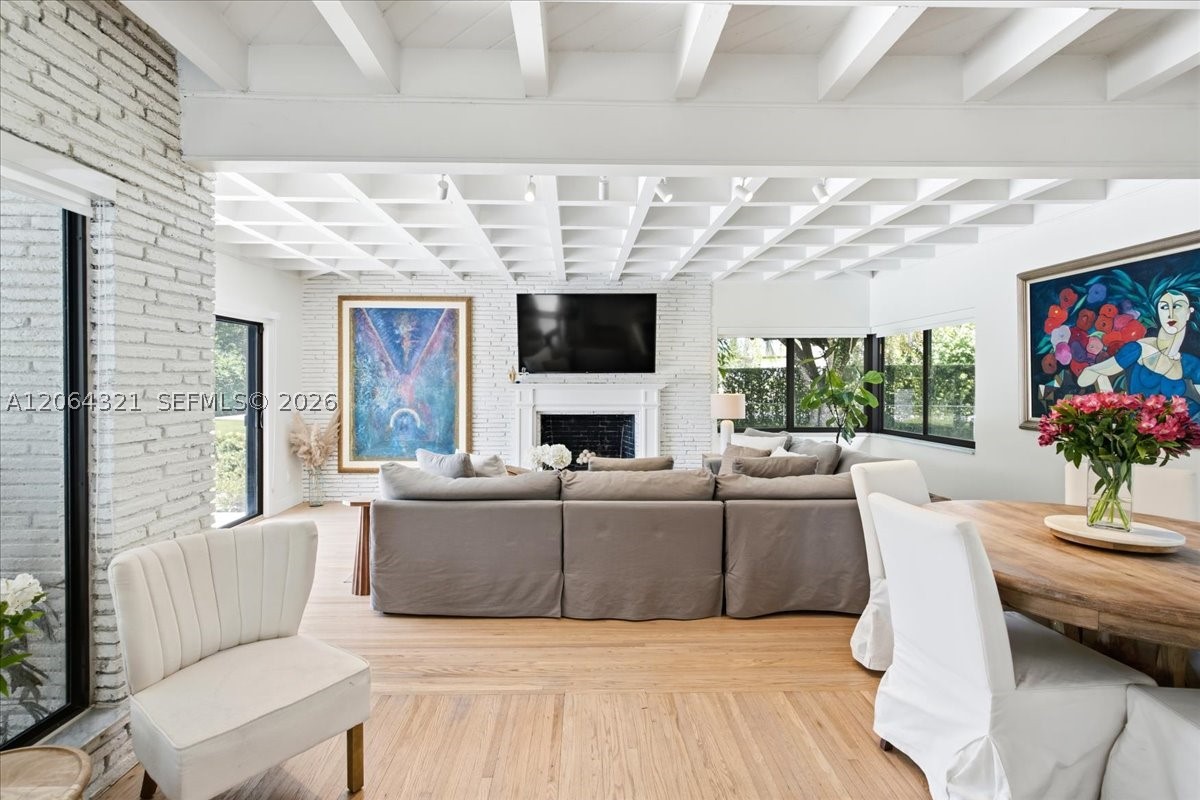 7240 Sunset Dr Miami, FL 33143