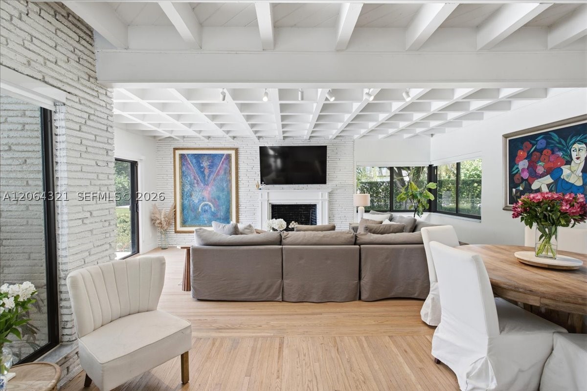 7240 Sunset Dr Miami, FL 33143