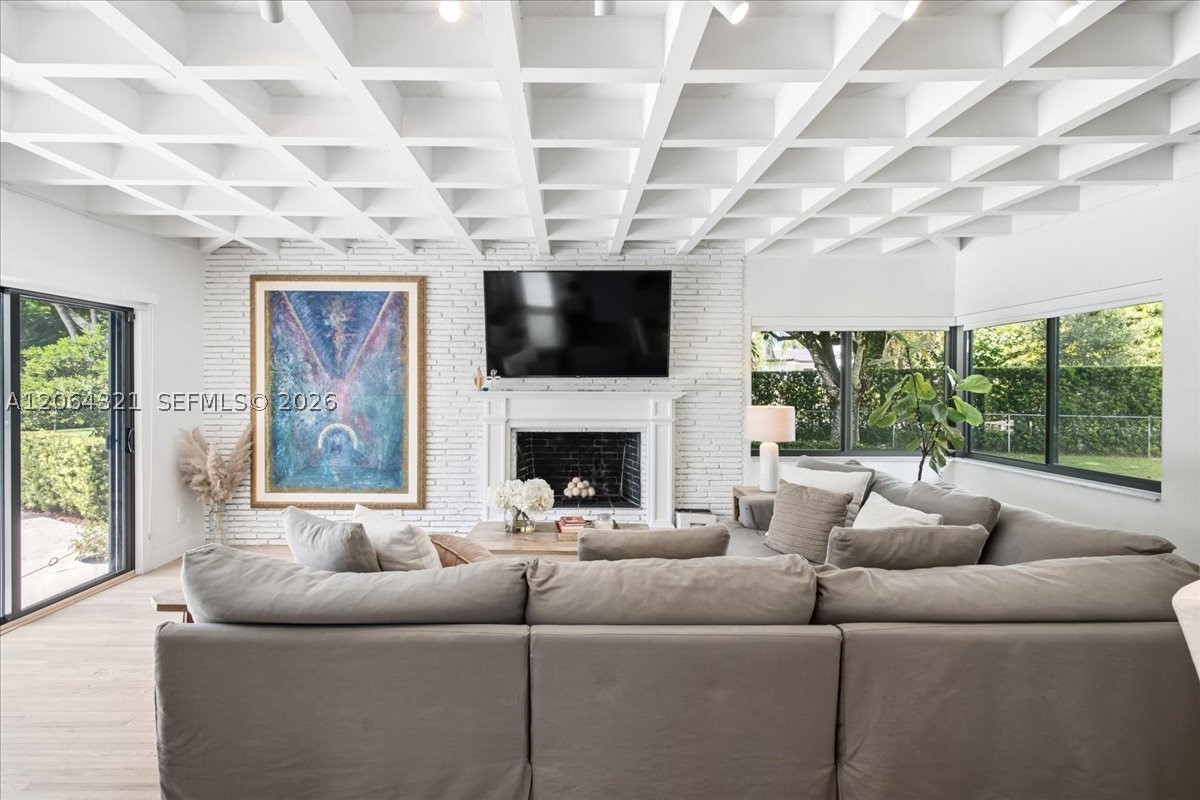 7240 Sunset Dr Miami, FL 33143