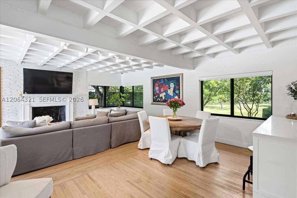 7240 Sunset Dr Miami, FL 33143