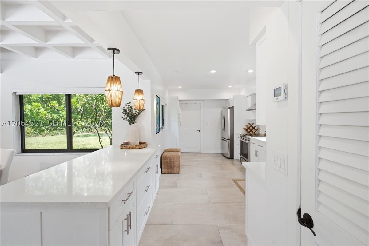 7240 Sunset Dr Miami, FL 33143
