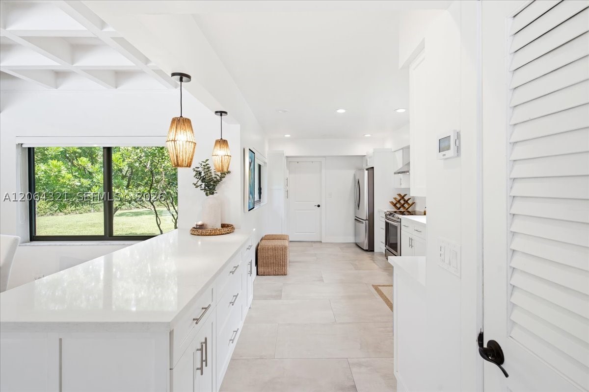 7240 Sunset Dr Miami, FL 33143