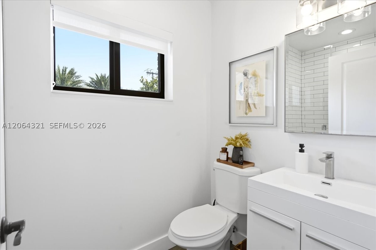 7240 Sunset Dr Miami, FL 33143
