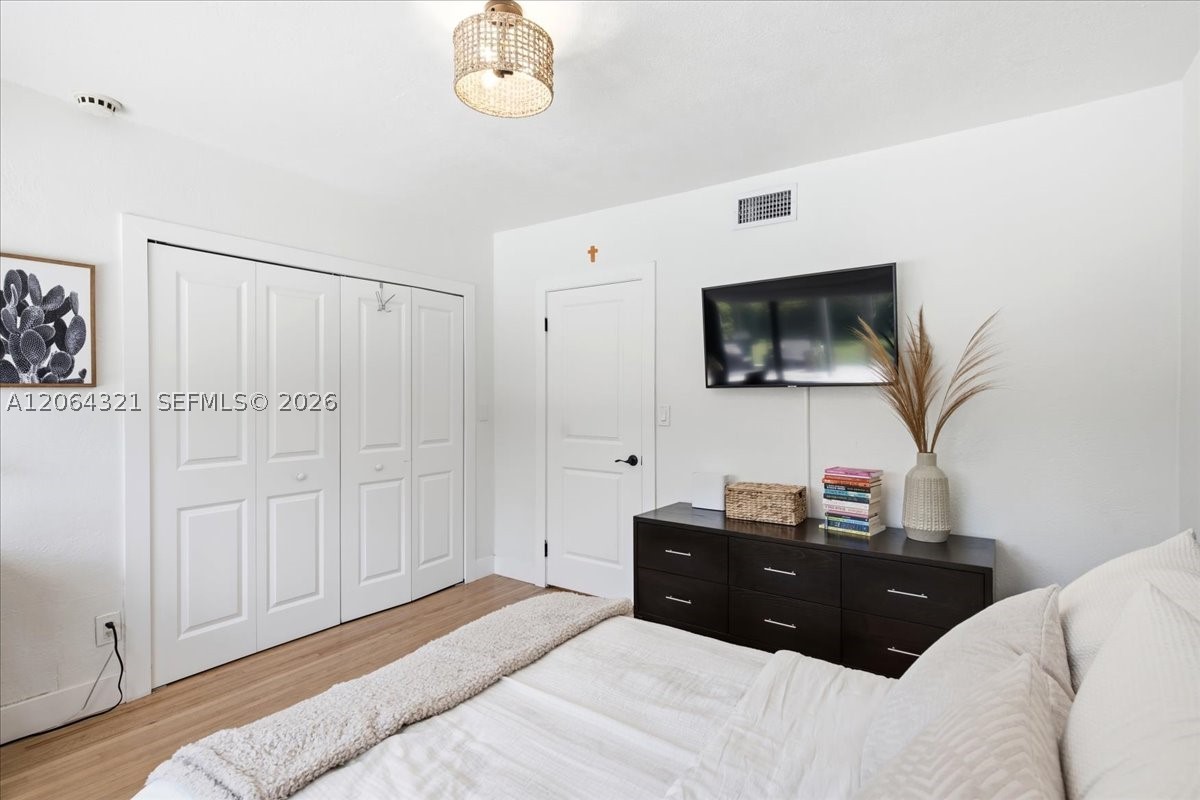 7240 Sunset Dr Miami, FL 33143