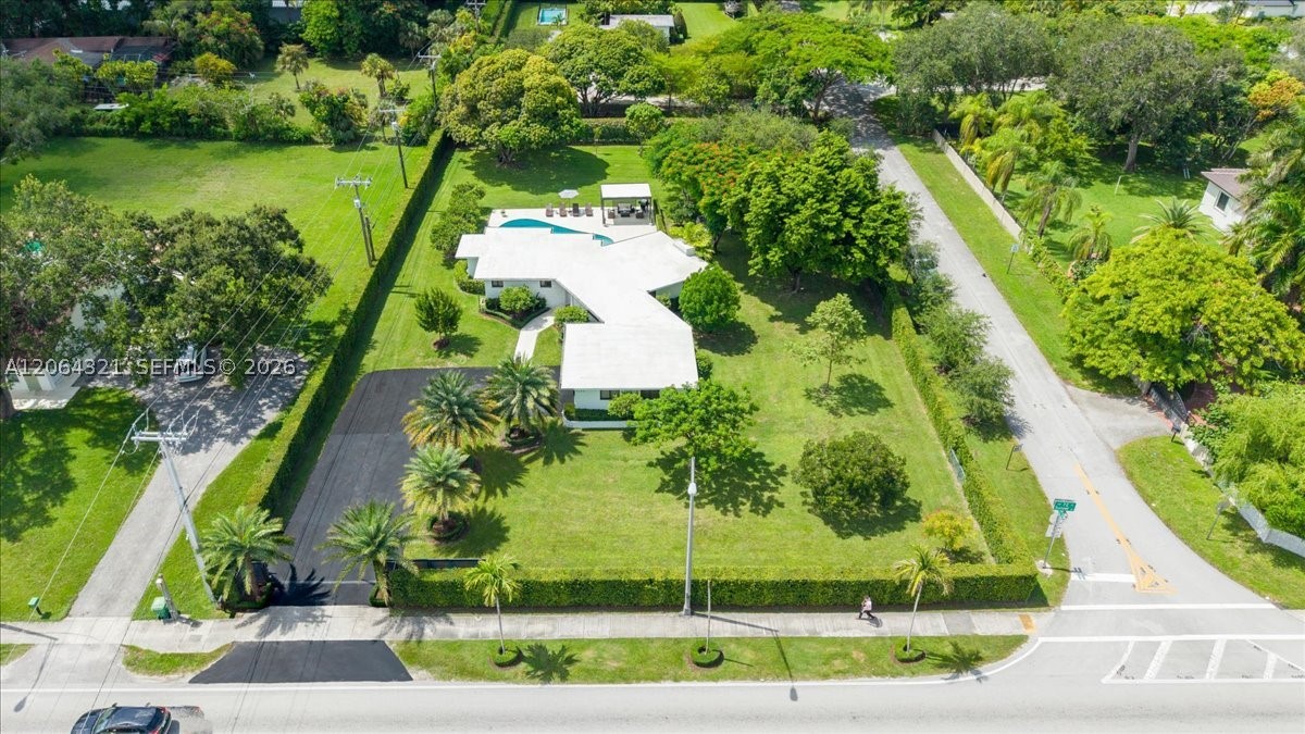7240 Sunset Dr Miami, FL 33143