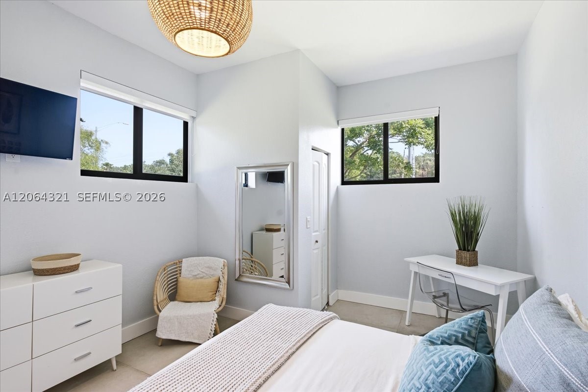 7240 Sunset Dr Miami, FL 33143