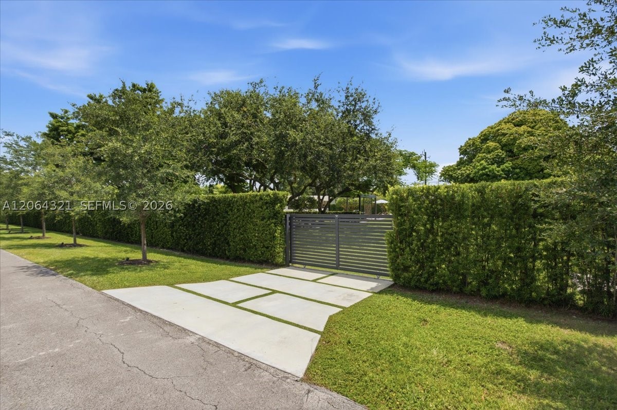 7240 Sunset Dr Miami, FL 33143
