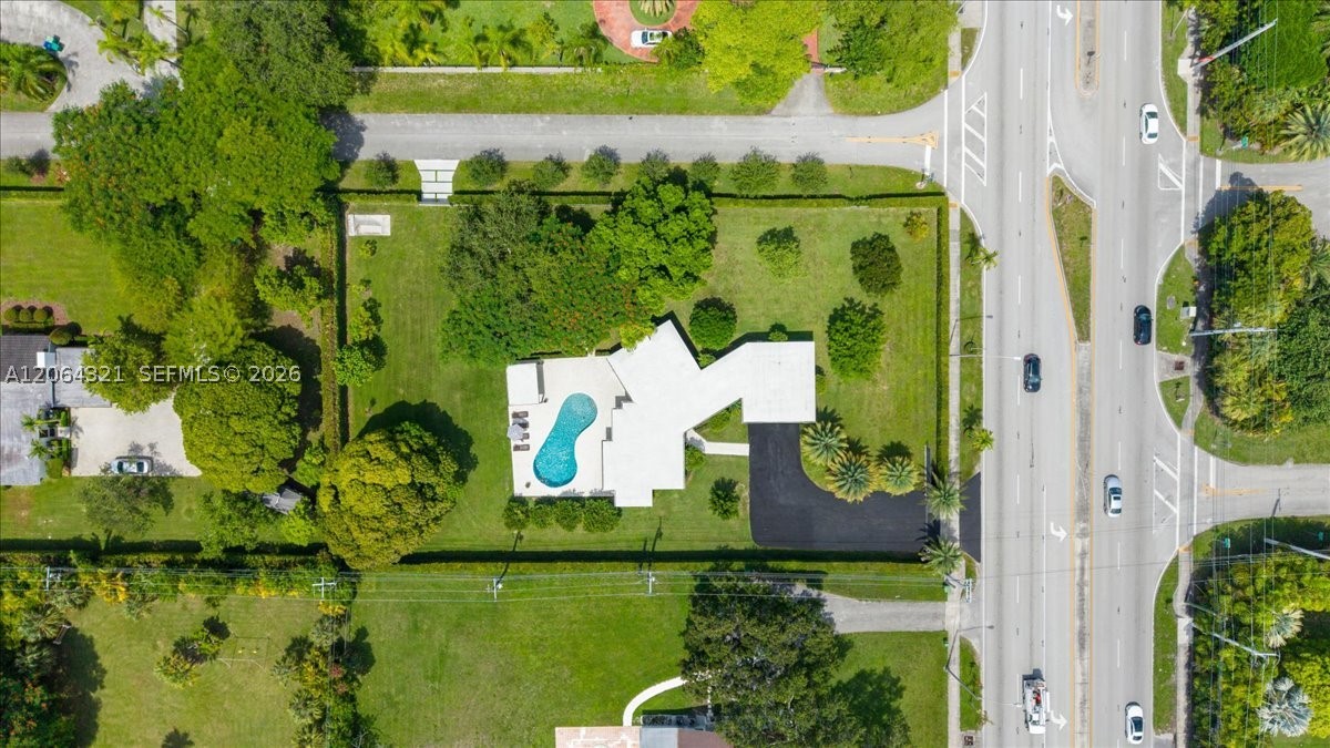 7240 Sunset Dr Miami, FL 33143