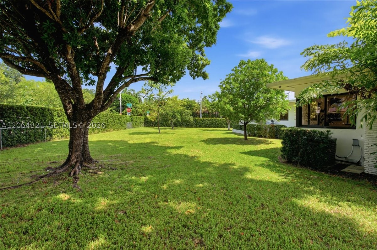 7240 Sunset Dr Miami, FL 33143