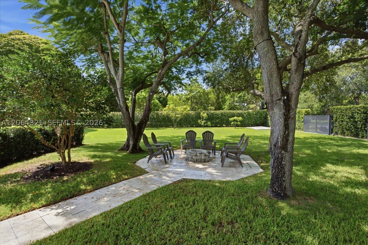 7240 Sunset Dr Miami, FL 33143