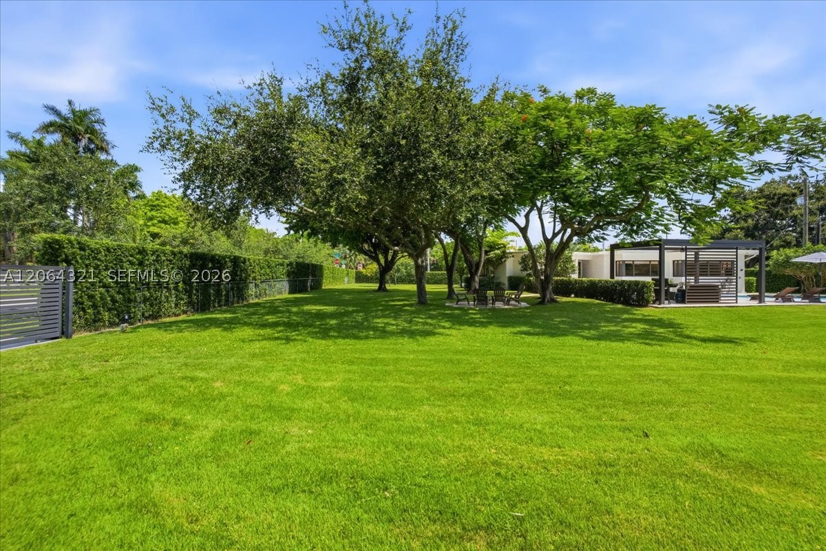 7240 Sunset Dr Miami, FL 33143