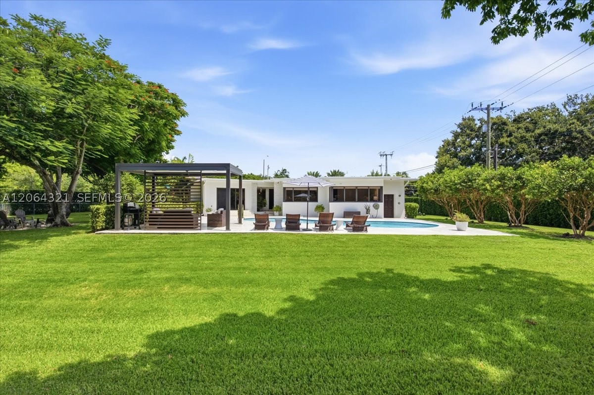 7240 Sunset Dr Miami, FL 33143