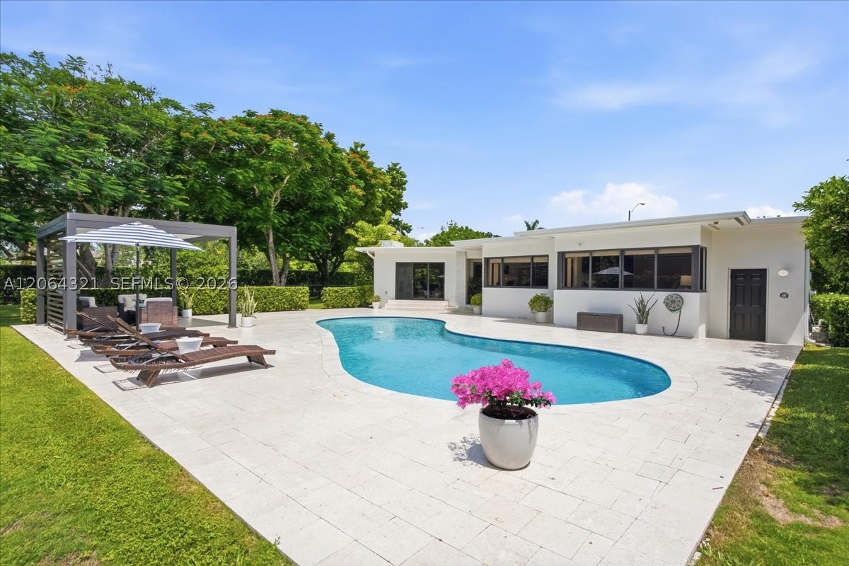 7240 Sunset Dr Miami, FL 33143
