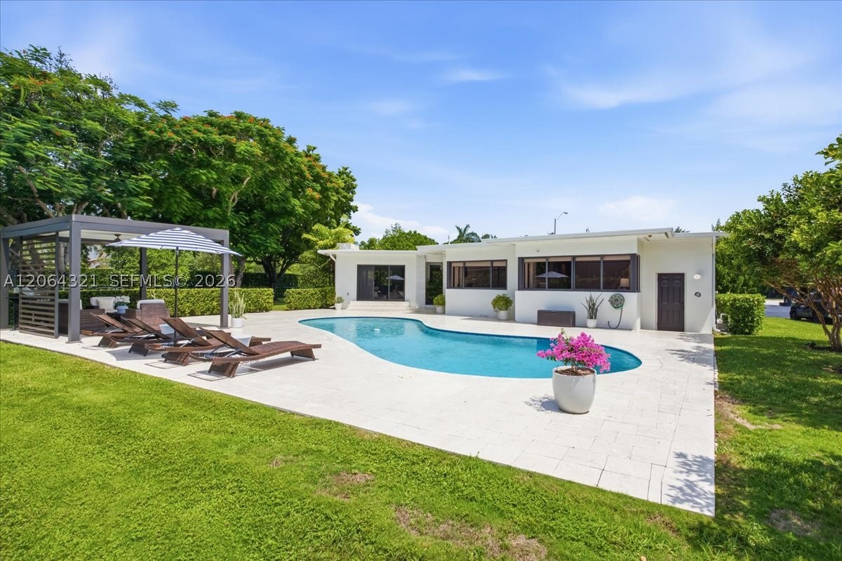 7240 Sunset Dr Miami, FL 33143