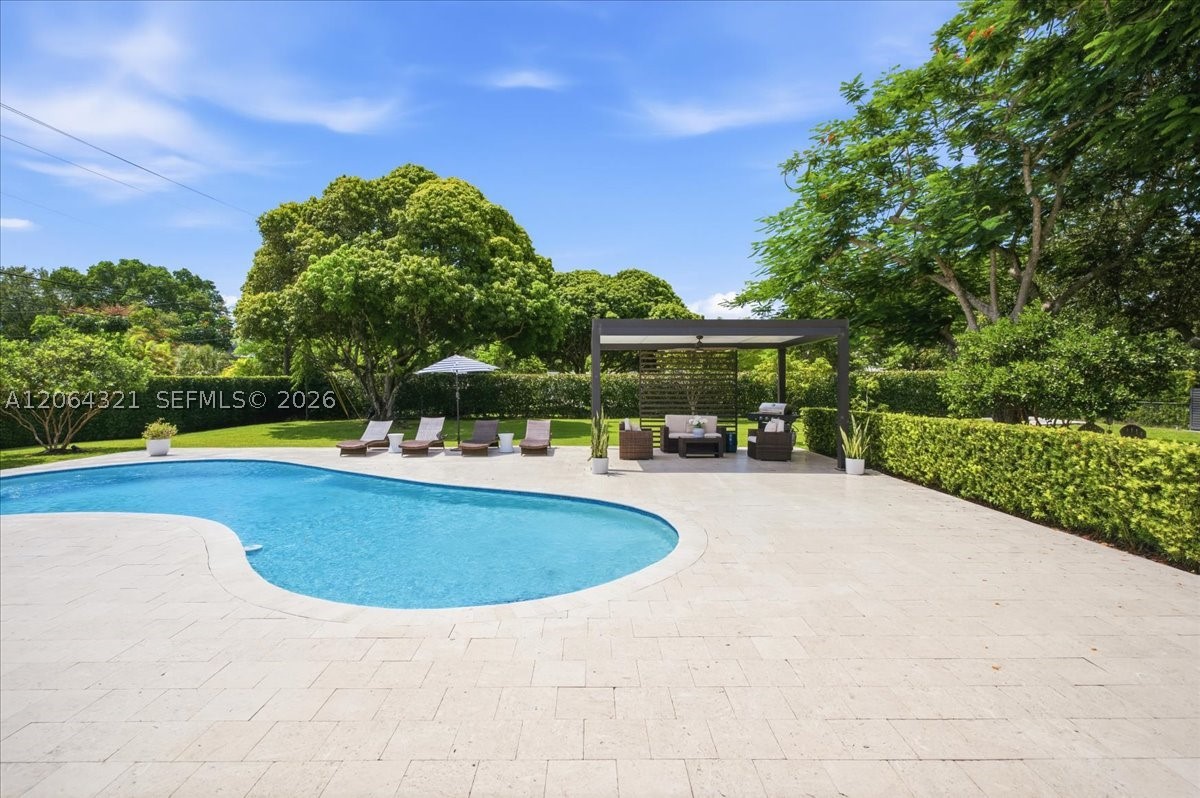 7240 Sunset Dr Miami, FL 33143