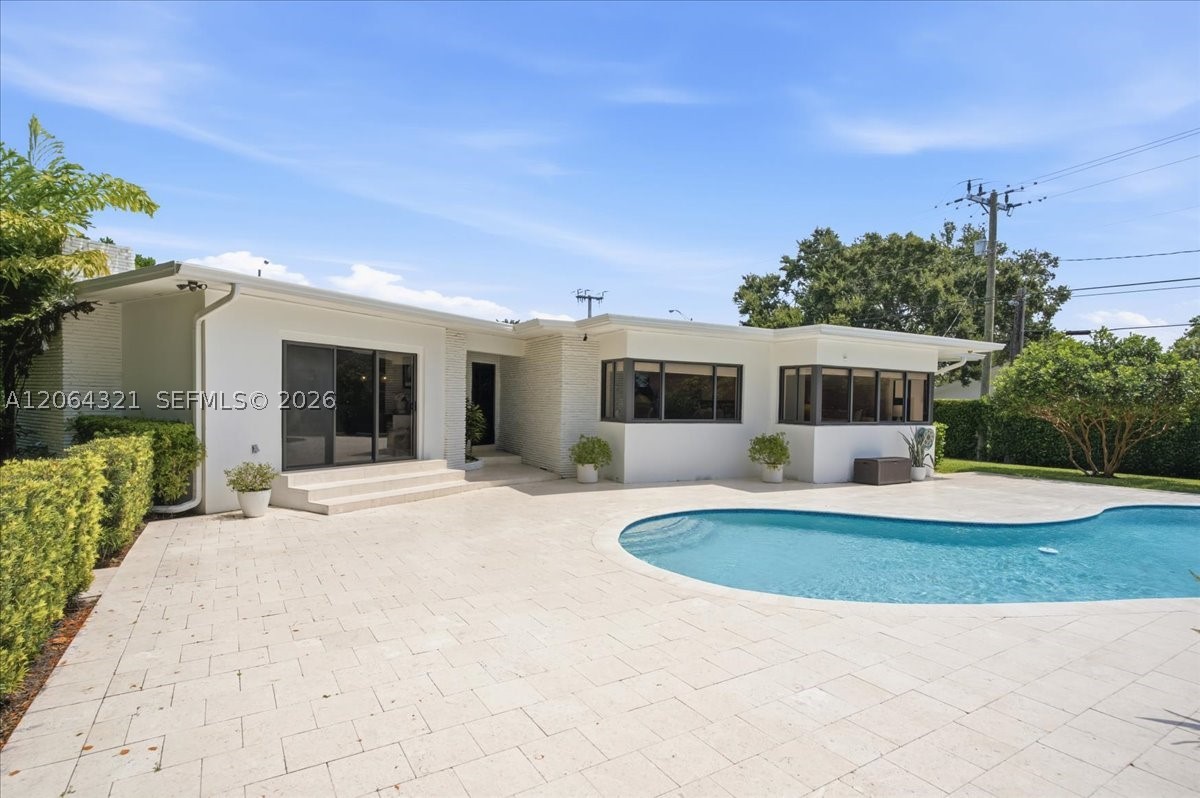 7240 Sunset Dr Miami, FL 33143