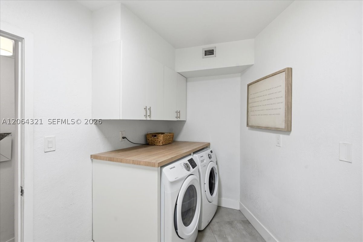 7240 Sunset Dr Miami, FL 33143