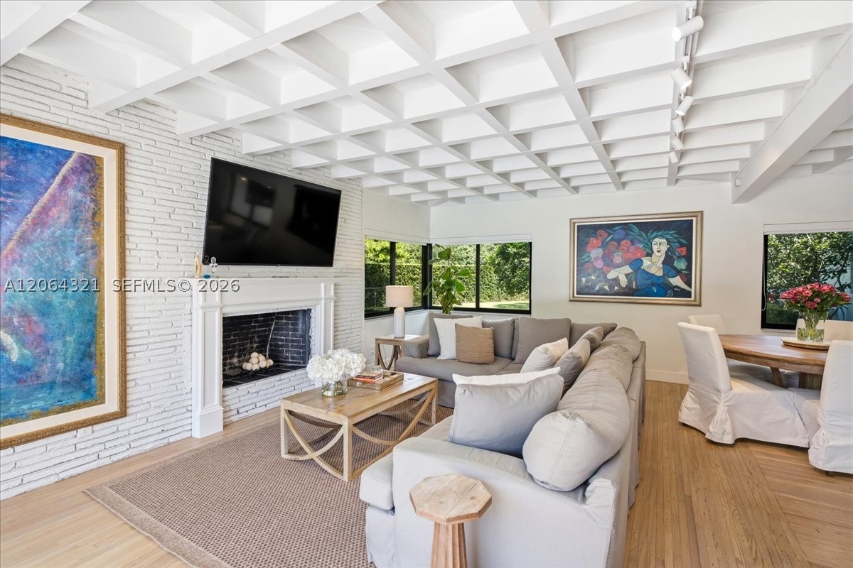 7240 Sunset Dr Miami, FL 33143