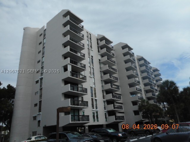 4800 Bayview Dr #802