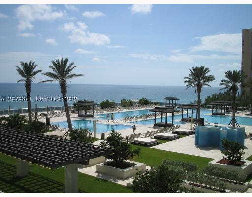 image Beach Club 330