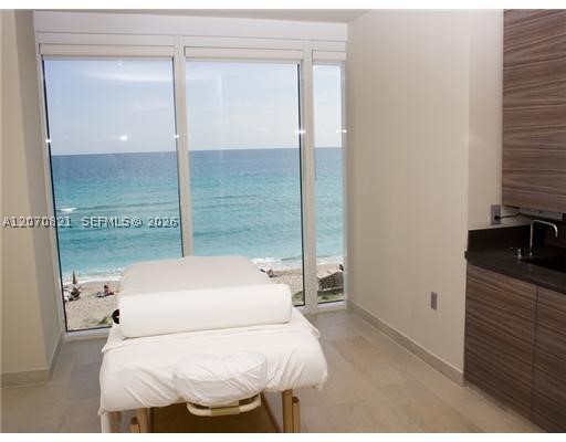 image Beach Club 335