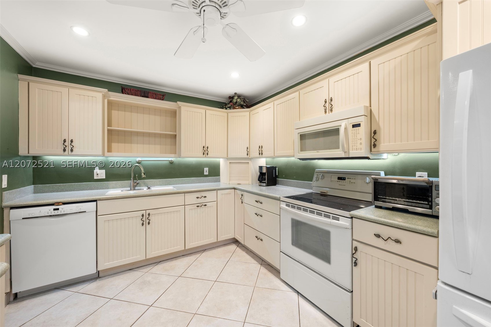 6815 Edgewater Dr #202 Coral Gables, FL 33133