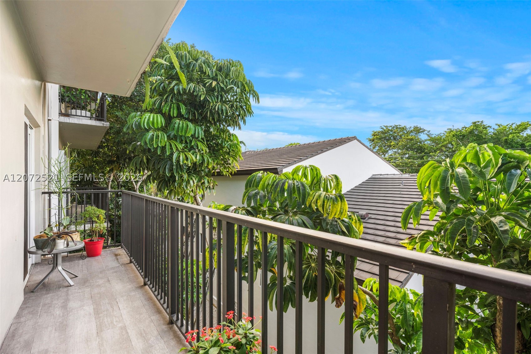 6815 Edgewater Dr #202 Coral Gables, FL 33133