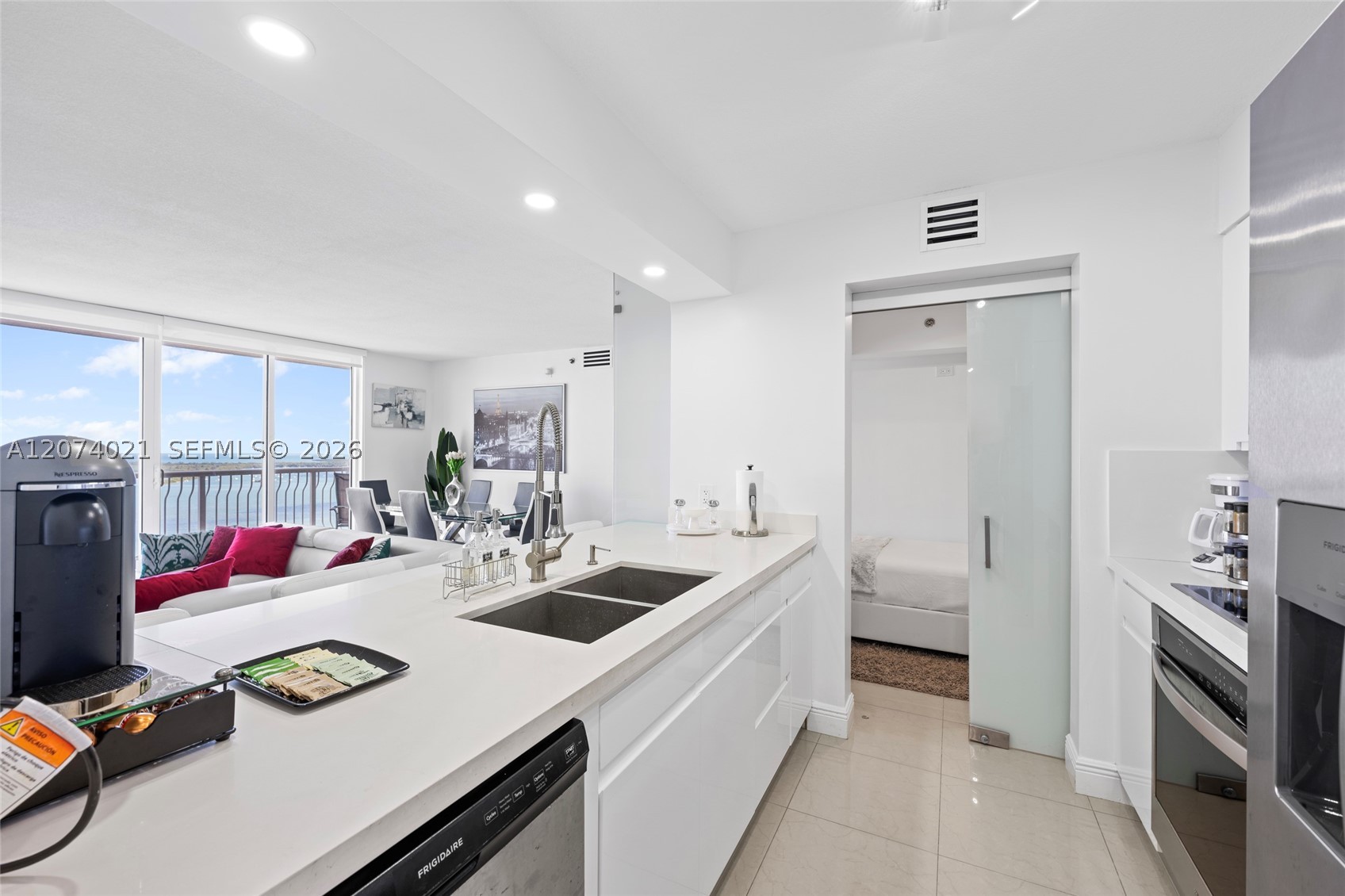 1200 Brickell Bay Dr #3701 Miami, FL 33131