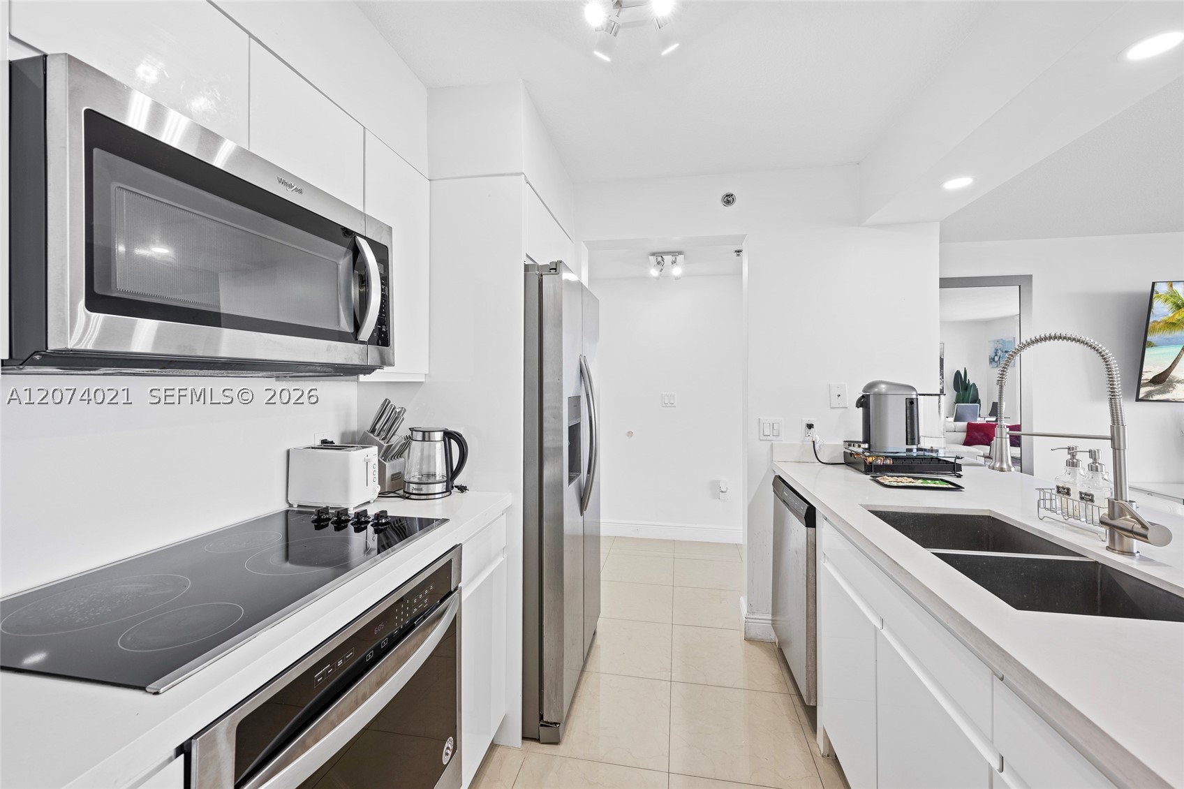1200 Brickell Bay Dr #3701 Miami, FL 33131