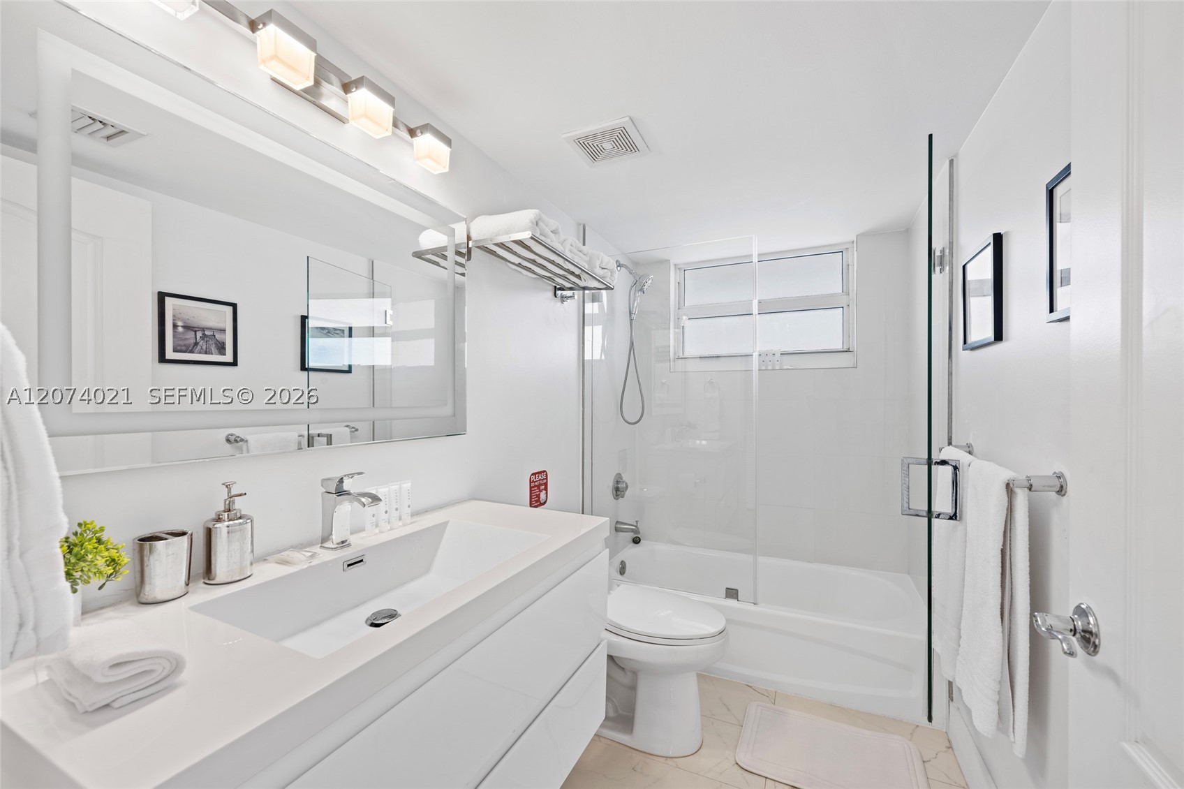 1200 Brickell Bay Dr #3701 Miami, FL 33131