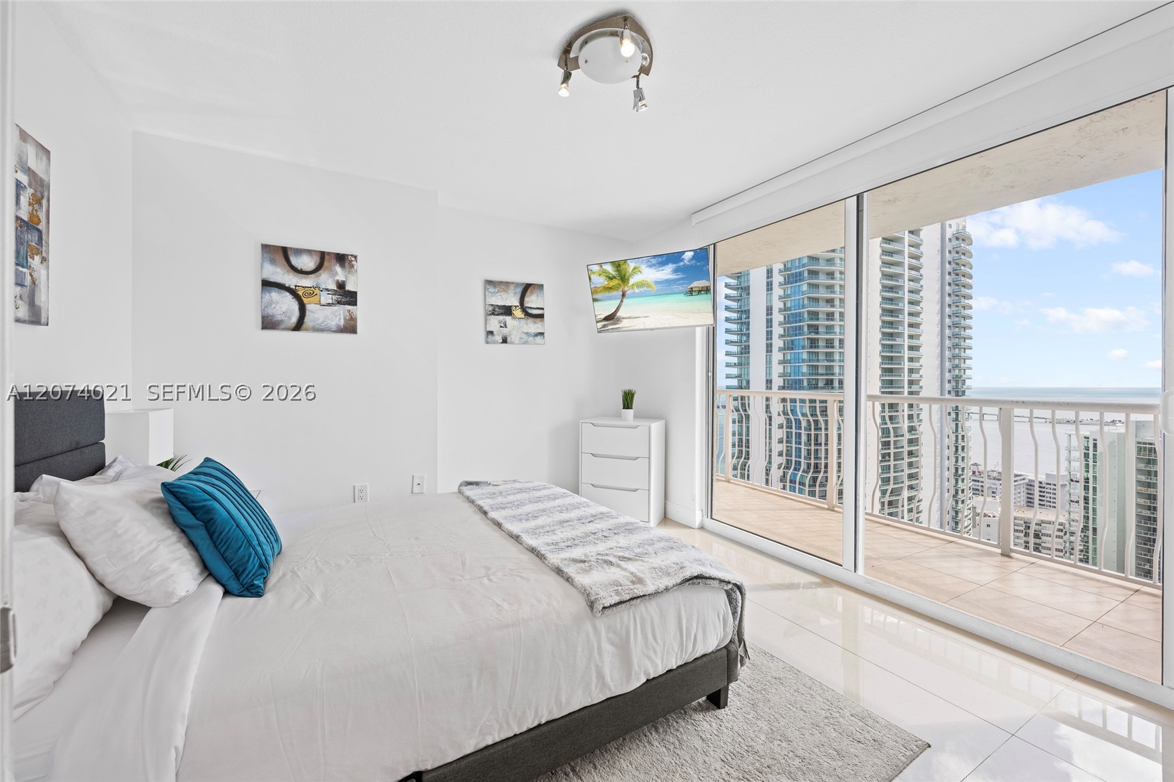 1200 Brickell Bay Dr #3701 Miami, FL 33131