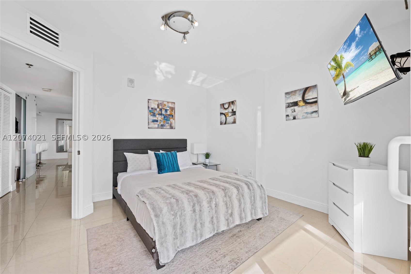 1200 Brickell Bay Dr #3701 Miami, FL 33131