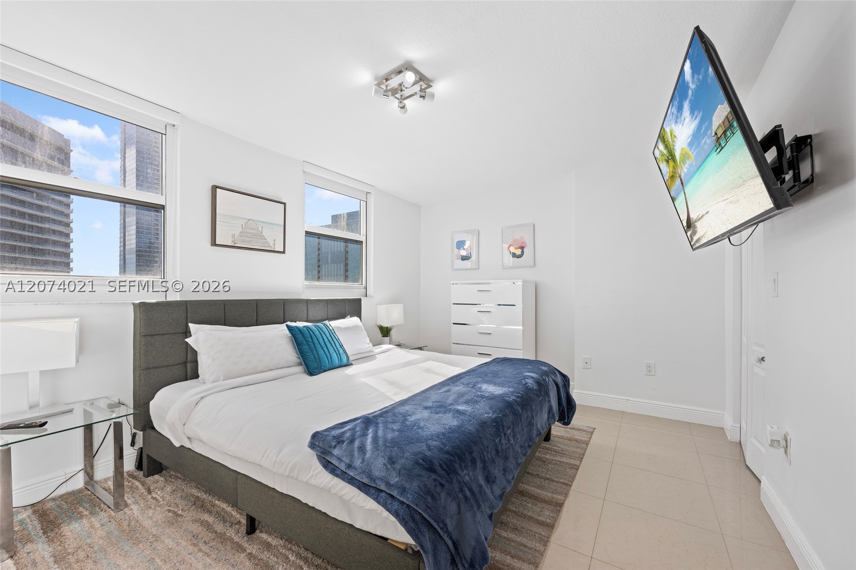 1200 Brickell Bay Dr #3701 Miami, FL 33131