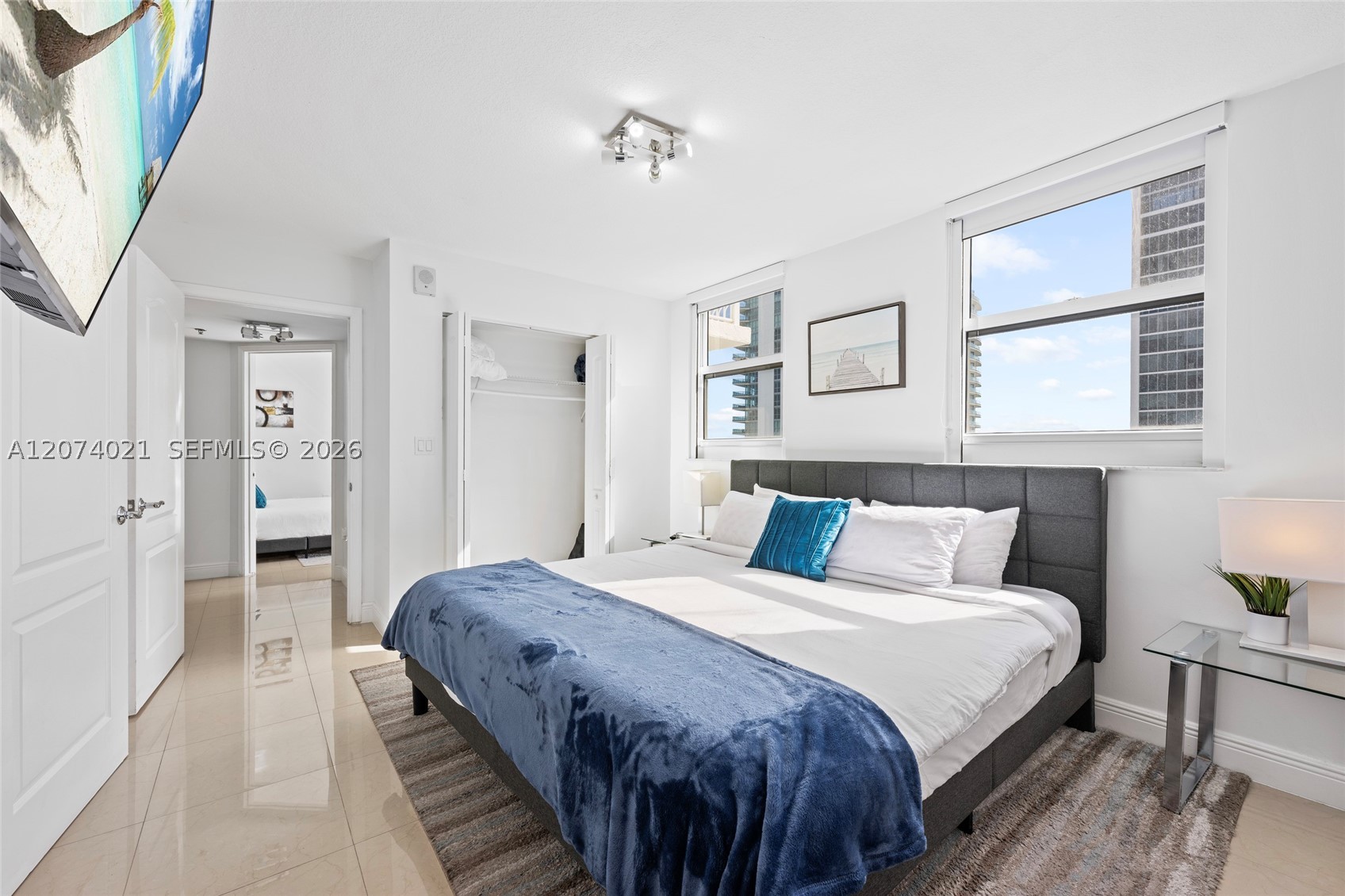 1200 Brickell Bay Dr #3701 Miami, FL 33131