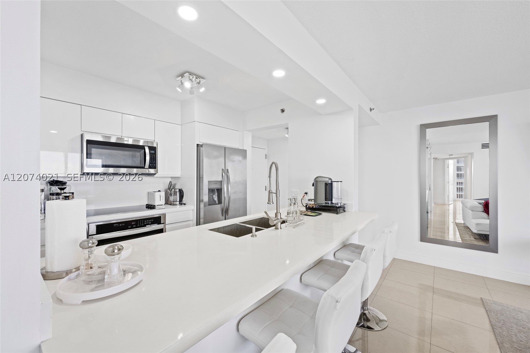 1200 Brickell Bay Dr #3701 Miami, FL 33131