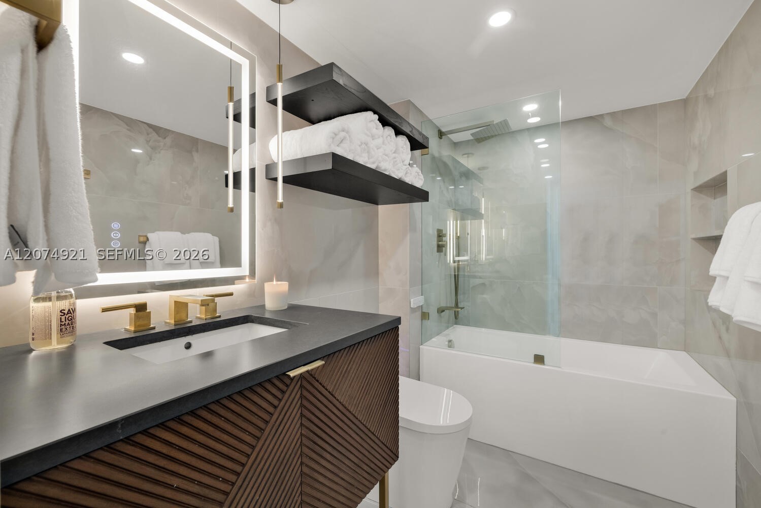90 Alton Rd #2207 Miami Beach, FL 33139