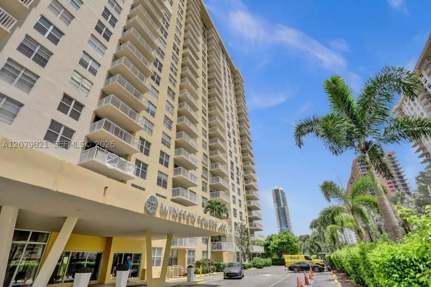 image Winston Towers 4002